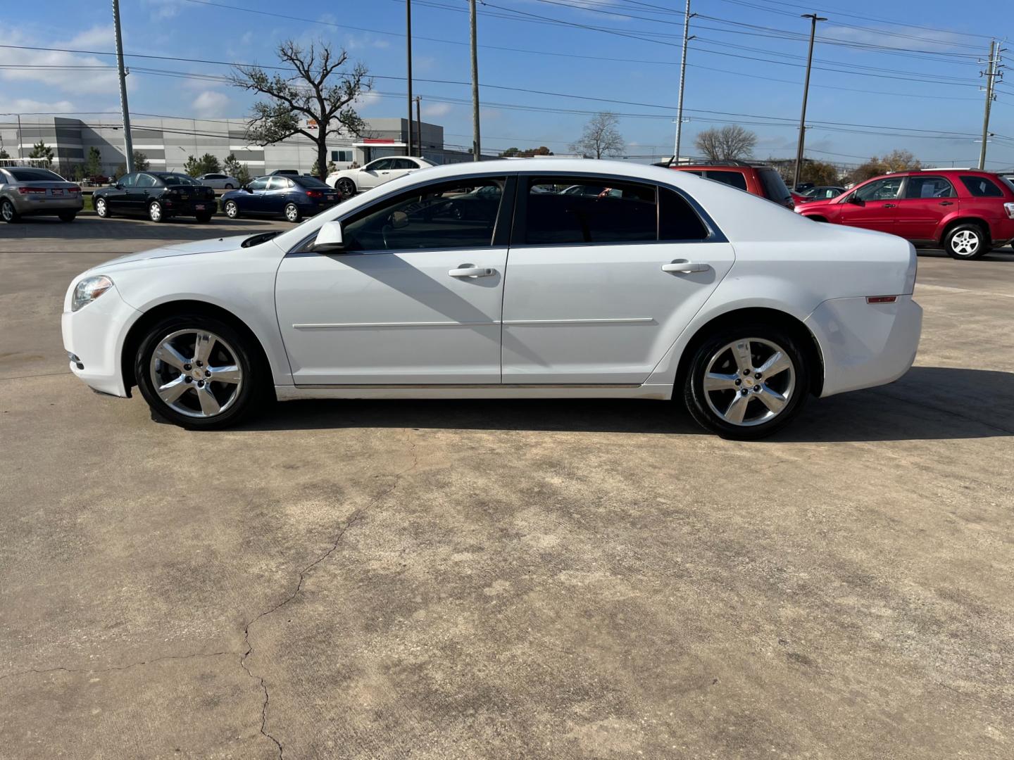 2010 white /black Chevrolet Malibu 2LT (1G1ZD5E09AF) with an 2.4L L4 DOHC 16V engine, 6-Speed Automatic transmission, located at 14700 Tomball Parkway 249, Houston, TX, 77086, (281) 444-2200, 29.928619, -95.504074 - Photo#3